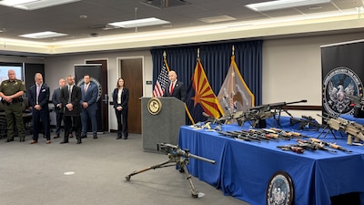 Departamento de Justicia de EU desarticula una red de tráfico de armas