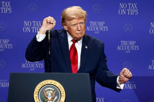 Helicóptero de Trump y un avión comercial estuvieron a menos de una milla de distancia en Washington
