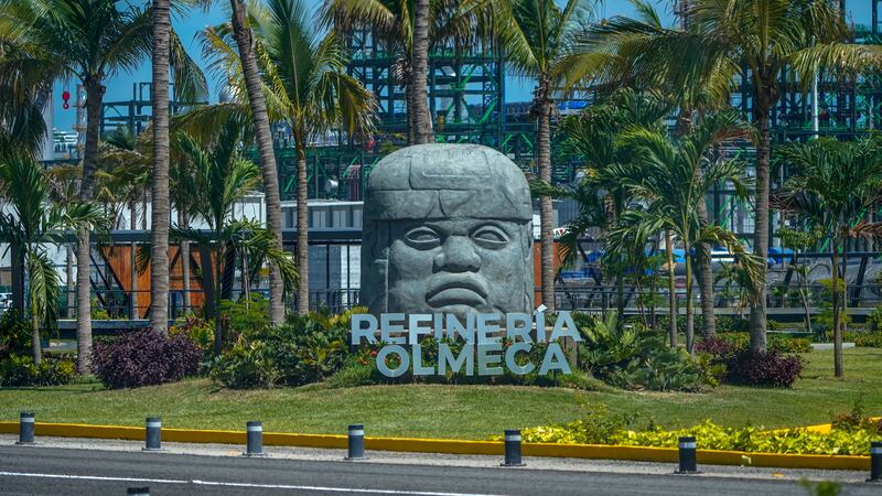 ‘Dame más gasolina’: Pemex importará más combustible ante altas demandas