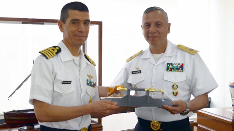 Otro militar a la aviación: contralmirante de la Marina, nuevo comandante del AICM