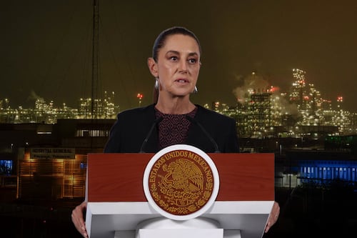 Sheinbaum explica incendio afuera de la refinería de Dos Bocas: ‘Parece que hubo un derrame’