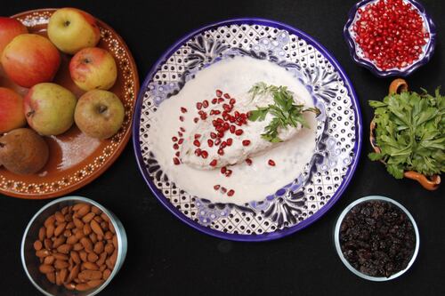 ¿Iturbide comió chiles en nogada? 7 mitos sobre el origen de este platillo mexicano