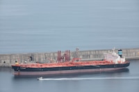 EU ‘presume’ a Irán que ha escoltado mil millones de barriles de petróleo crudo fuera del Estrecho de Ormuz