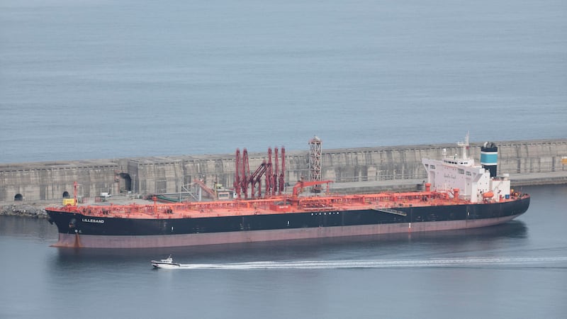 EU ‘presume’ a Irán que ha escoltado mil millones de barriles de petróleo crudo fuera del Estrecho de Ormuz