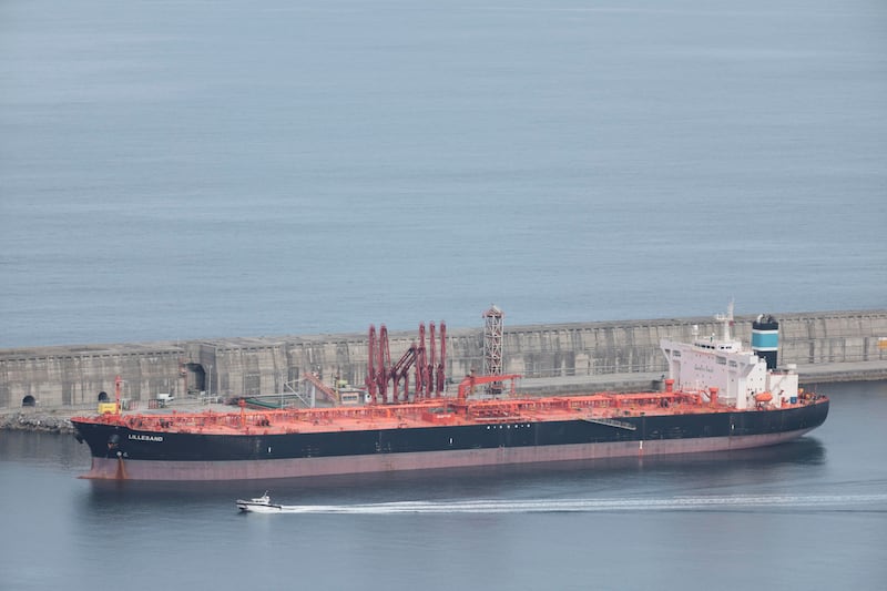 EU ‘presume’ a Irán que ha escoltado mil millones de barriles de petróleo crudo fuera del Estrecho de Ormuz
