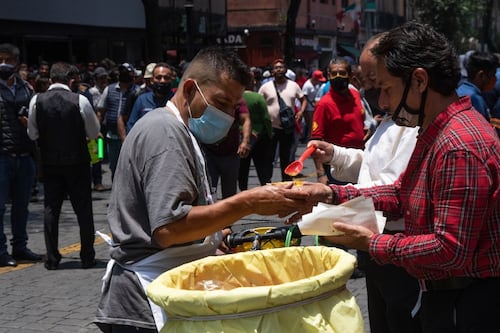 México crece desde las ‘sombras’: Negocios fuera del alcance del SAT sostienen la economía