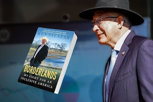 Ken Salazar, acusado de ‘mentiroso’ por México: ¿Cuándo sale el libro del exembajador de EU?