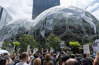 Amazon contra home office: Exigirá a empleados mudarse para ir tres días a oficina