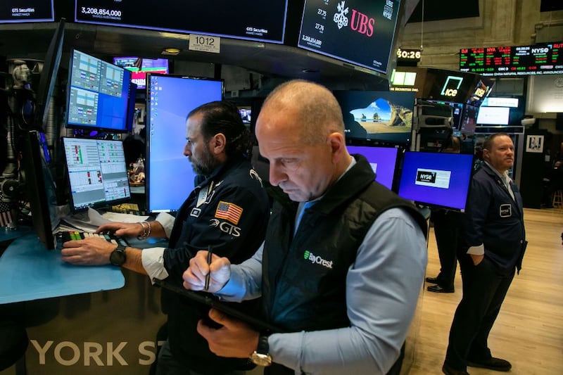 Wall Street inicia ‘en rojo’ por presión inflacionaria por guerra en Irán: ¿Cuánto caen las acciones HOY?