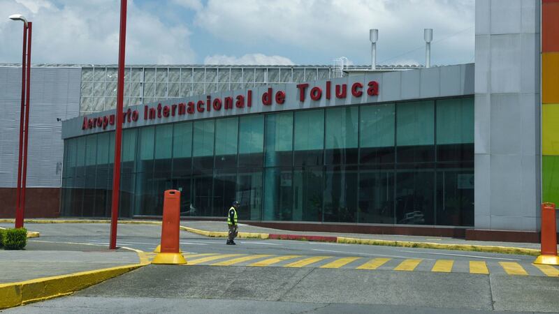 ¿AMLO va por aeropuerto de Toluca? Esto dijo sobre su compra y el papel que tendrá Marina