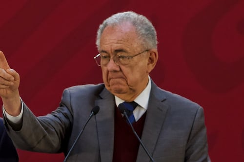 Jiménez Espriú destaca 'muy buena' negociación con bonistas de Fibra E