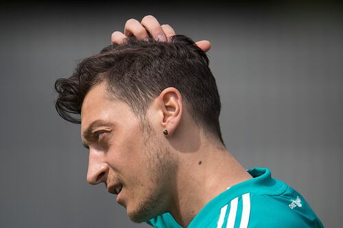Mesut Ozil deja la Selección de Alemania por polémica de foto
