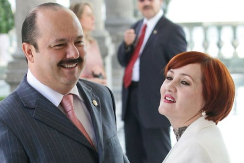 Detienen, liberan y vuelven a arrestar en EU a esposa de César Duarte tras solicitud de extradición de México