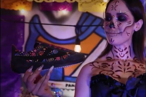 Copal y Ofrenda, Panam lanza tenis por Día de Muertos