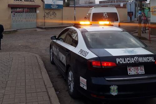 Fiscalía estatal acusa a 3 policías por agredir a reportera en Morelia