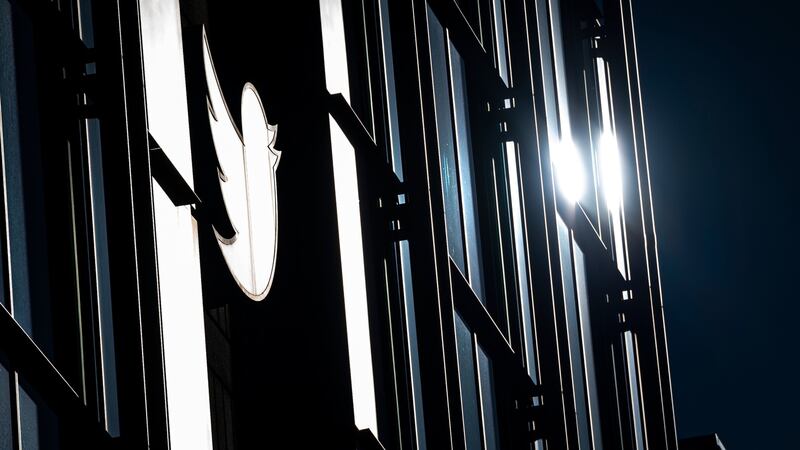 Elon Musk al ‘rescate’ de Twitter: Contrata a Joe Benarroch, exejecutivo de NBC Universal