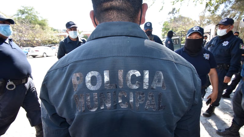 Una buena: FGR vincula a proceso a policías que agredieron a periodista en Cancún