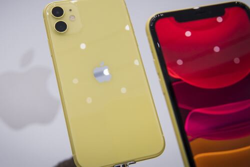 Apple cada vez tiene 'con el pendiente' a más firmas en Wall Street