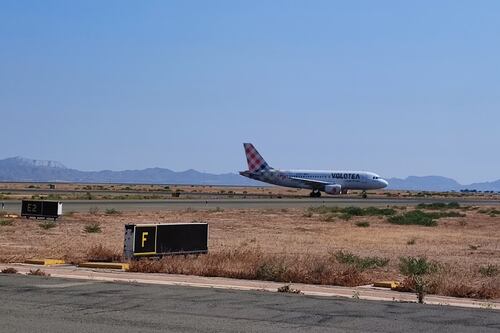 Hombre muere succionado por el motor de un avión en aeropuerto de Italia: ¿Cómo sucedió?