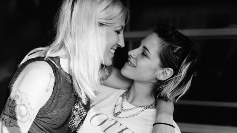 ¡Dijeron que sí! Kristen Stewart se compromete con la guionista Dylan Meyer