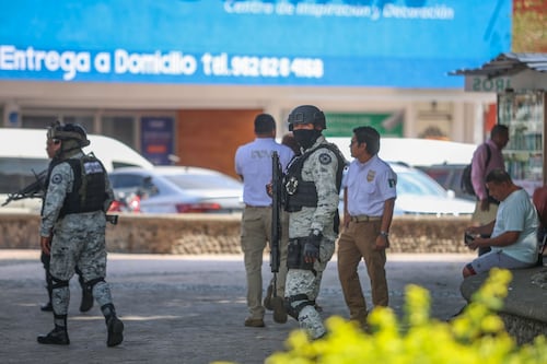 INM entrega a dos personas ante autoridades por intento de incendio en estación migratoria de Tapachula