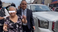 Juez restituye a doña Carlota la vivienda que desató disputa en Chalco