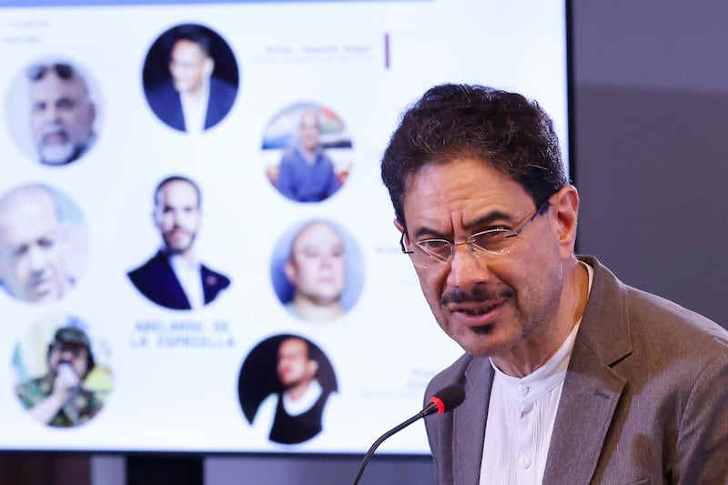 Elecciones en Colombia: Iván Cepeda denuncia a Abelardo de la Espriella por vínculos paramilitares