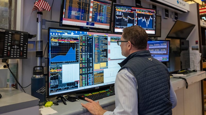Wall Street es impulsada por tecnológicas: Nasdaq sube 0.62%