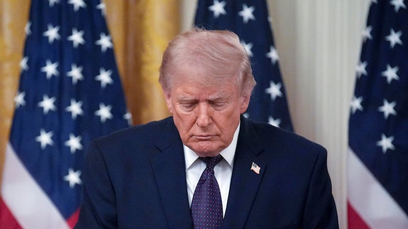 Trump ‘se queda con las ganas’: Juez prohíbe rebautizar con su nombre el Centro Kennedy de Washington