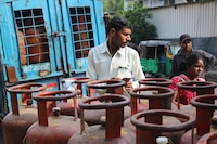 India ‘entra en crisis’ como Cuba: Hay desabasto de gas LP por el cierre del estrecho de Ormuz