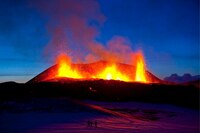 Mil sismos en Islandia alertan de una posible erupción volcánica; magma se acerca a la superficie