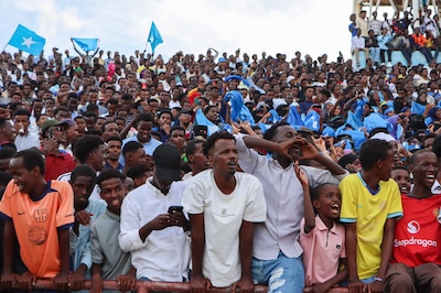 Omar Artan regresó a Mogadishu y así fue recibido. (Foto: EFE)