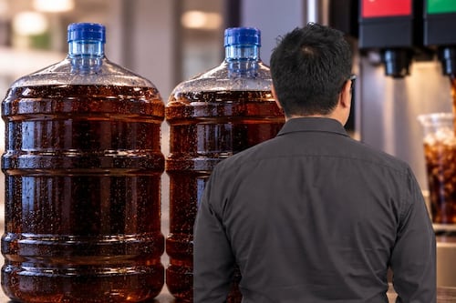 La historia detrás de ‘Lord Garrafones’ y por qué se llevó refresco de Costco: ‘Estábamos en nuestro derecho’