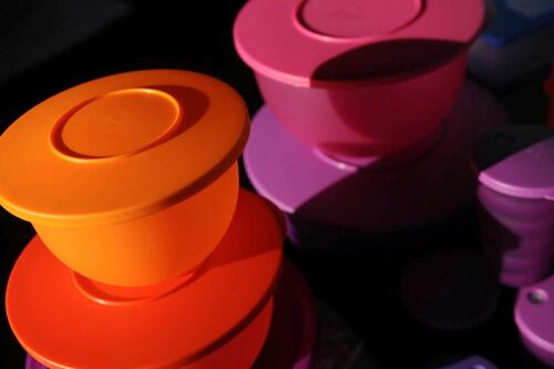 Tupperware se declara en quiebra: Así fue su camino hacia el colapso