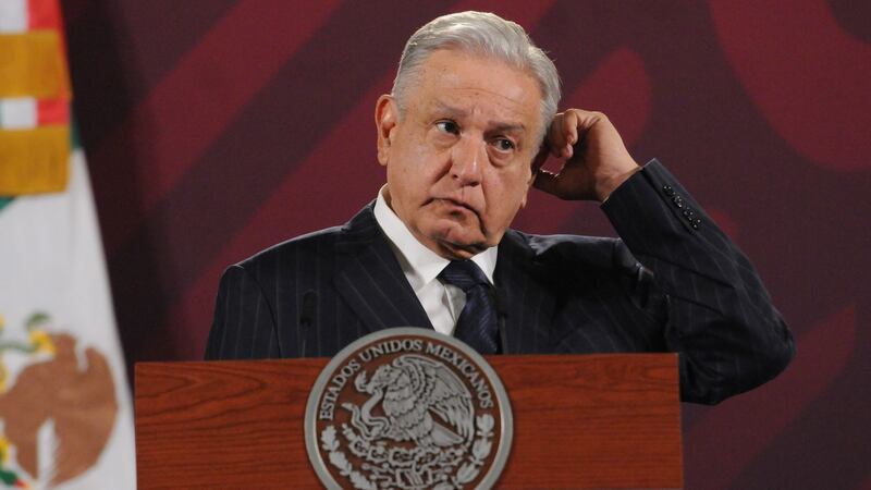 AMLO ‘afila la tijera’: Envía iniciativa para desaparecer 18 órganos administrativos