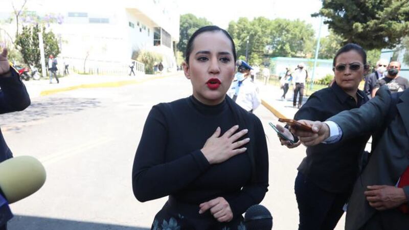 Sandra Cuevas ofrece disculpa pública a policías... pero niega agresión