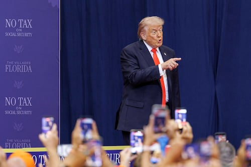 Trump amenaza con ‘tomar el control’ de Cuba ‘casi de inmediato’ tras concluir acciones en Irán