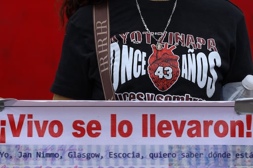 Detienen a médicos por caso Ayotzinapa: Familias acusan que se busca ‘nueva verdad histórica’