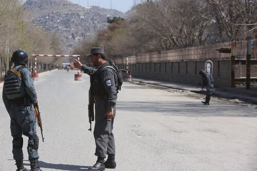 Ataque suicida de ISIS deja al menos 33 muertos en Kabul