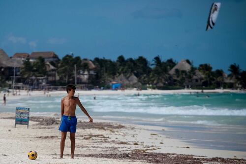 Alerta en Quintana Roo por llegada de 'ola' de 500 mil toneladas de sargazo