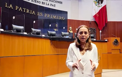 Dijo estar a favor de la defensa de las libertades y a la democracia "que hemos construido con tantas dificultades"