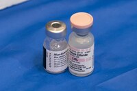 Joven italiana recibe por error 6 dosis de vacuna contra COVID-19 de Pfizer