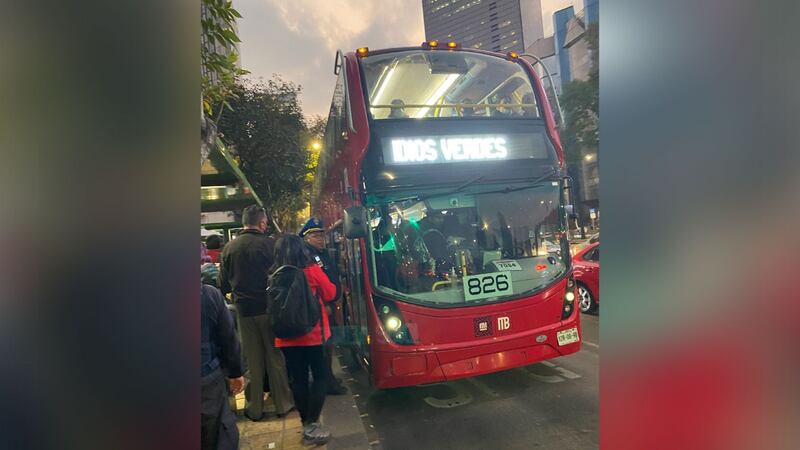 Ahora el Metrobús: ‘Frenón’ en unidad de Línea 1 deja al menos 10 lesionados