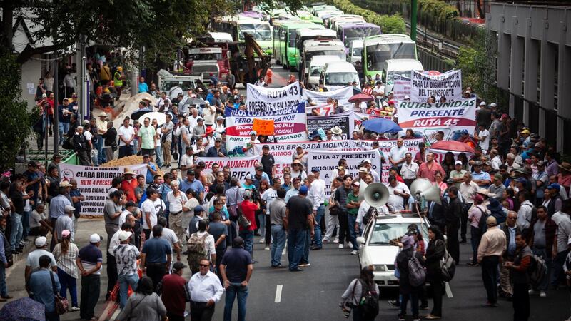 Transportistas alistan bloqueo en lunes de Informe de Gobierno y regreso a clases: ¿A qué hora inicia?