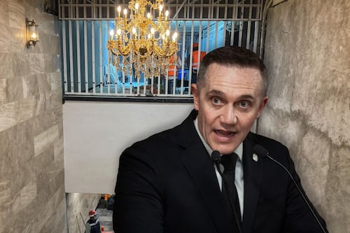 ¿Cuánto costaron los candelabros del Metro Hidalgo? Rubalcava revela el monto
