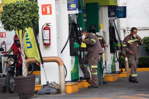 4T ‘firma’ que precios de gasolinas no subirán en México por invasión a Ucrania