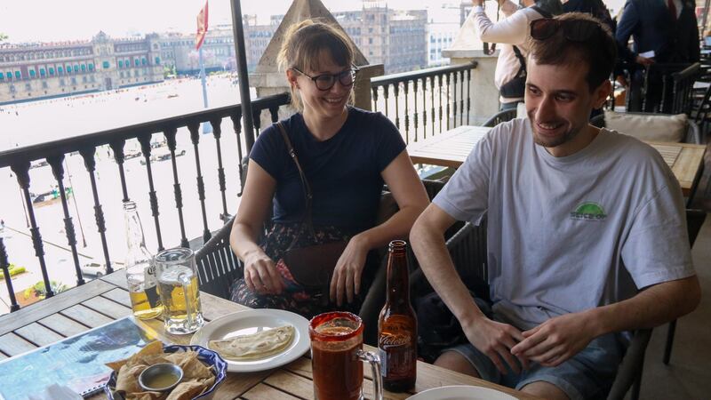 Para votar ‘bien entonados’: Restauranteros piden poder vender alcohol en la jornada electoral