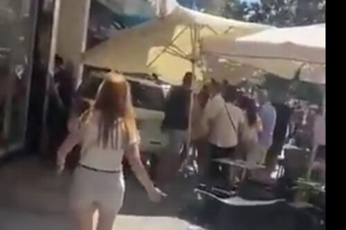 Vehículo embiste a personas en zona peatonal en Marbella; deja al menos 10 heridos