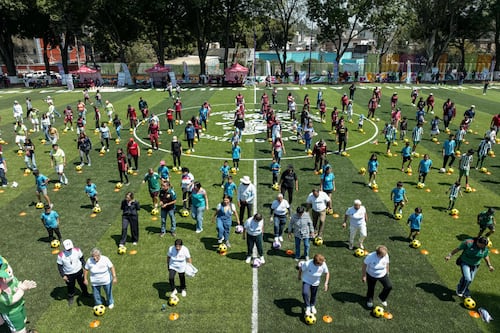 Clara Brugada inaugura canchas ‘Pioneras del 71’; pide llevar el Mundial a todos los territorios
