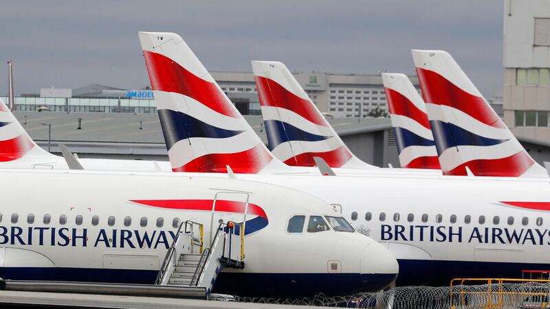 El COVID ‘arrebata’ las vacaciones a los británicos: Cancelan vuelos por falta de personal